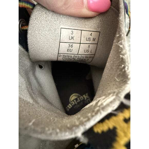 DR. MARTENS Pascal Pride 2 Peace Love LGBT+ Combat Boots Rainbow Ladies SZ 5 - Picture 2 of 7